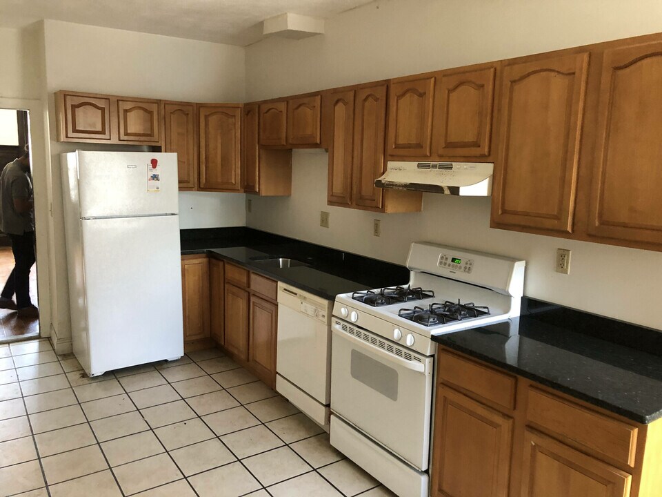 1901 Beacon St, Unit 2F in Brookline, MA - Building Photo