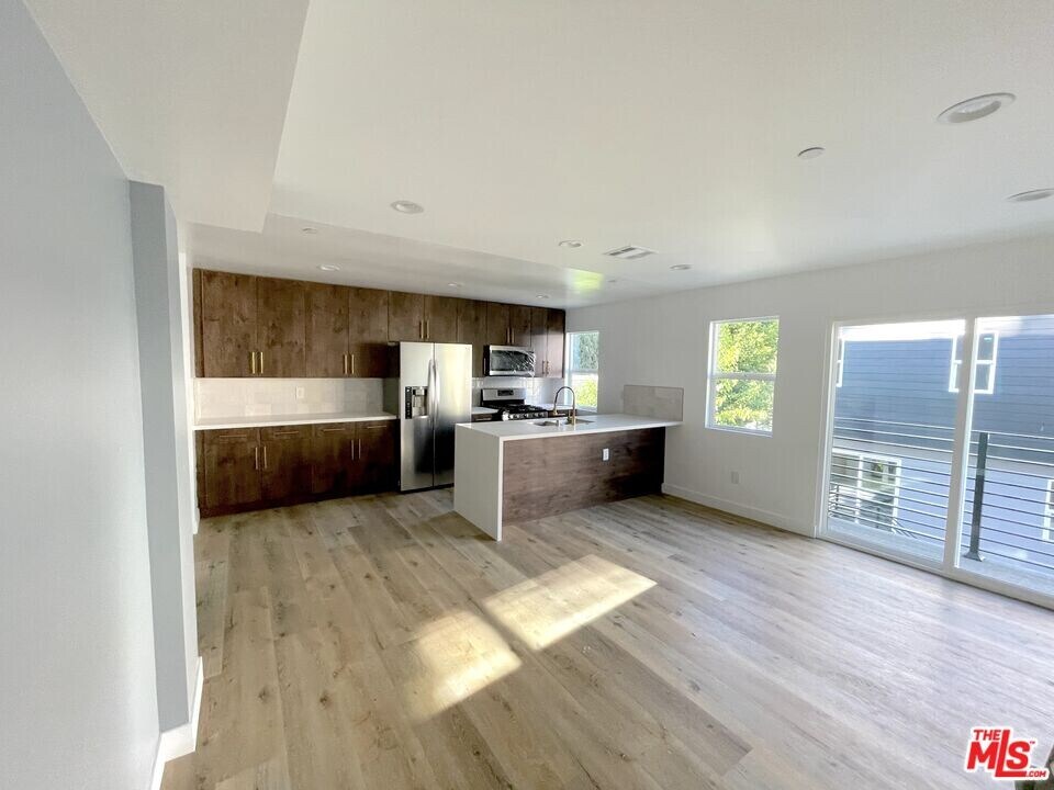 1554 Winona Blvd in Los Angeles, CA - Building Photo