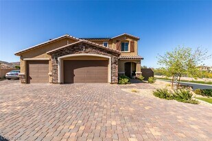 12351 Champions Tour Dr in Las Vegas, NV - Building Photo