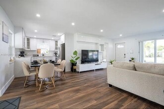 2242 Taft St in Hollywood, FL - Building Photo - Building Photo