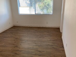 19050 Kittridge St in Los Angeles, CA - Building Photo - Building Photo