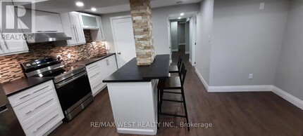 19 Elmbrook Crescent in Toronto, ON - Building Photo - Building Photo