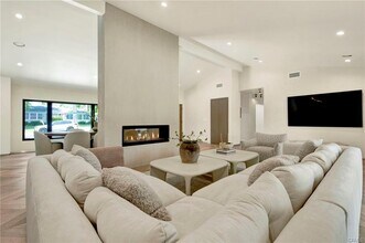 10742 Walnut Dr in Los Angeles, CA - Building Photo - Building Photo