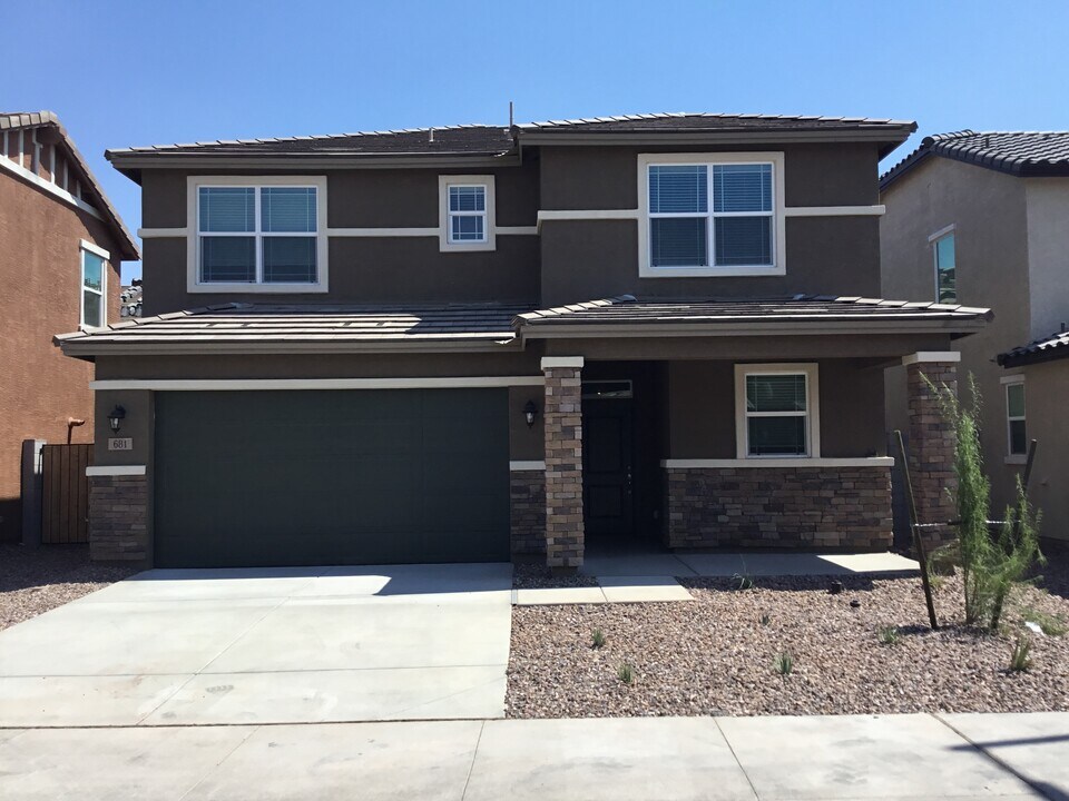 681 West Bosal Dr in Gilbert, AZ - Building Photo
