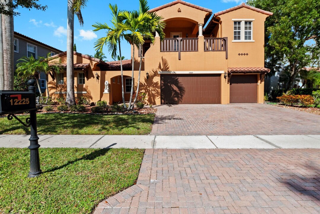 12225 NW 71st St in Parkland, FL - Building Photo