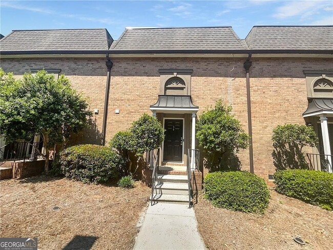 property at 6980 Roswell Rd