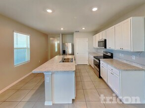 4447 Blue Rock Dr in Sanford, FL - Foto de edificio - Building Photo