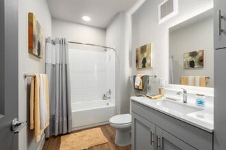 Station at St Peters in St. Peters, MO - Foto de edificio - Building Photo