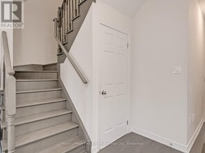 3966 Koenig Rd in Burlington, ON - Building Photo - Building Photo