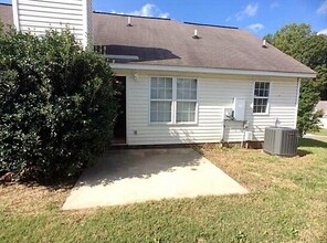 3724 Capps Hill Dr in Charlotte, NC - Foto de edificio - Building Photo