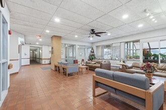 18 Mall Rd in Hamilton, ON - Building Photo - Building Photo