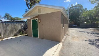 1107 Colleton Dr in Sarasota, FL - Building Photo