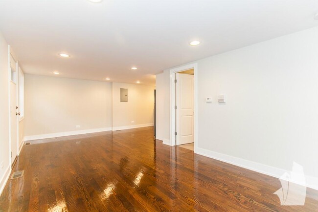 2602 N Racine Ave, Unit 2604-1