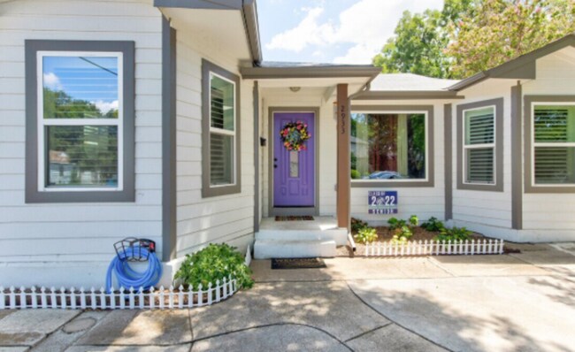 2933 S Hills Ave in Fort Worth, TX - Building Photo - Building Photo