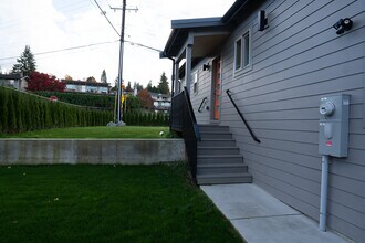 11321 S Lake Stevens Rd, Unit Lakeview  Flat in Lake Stevens, WA - Building Photo - Building Photo