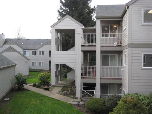 Lexington Apartments in Beaverton, OR - Building Photo - Building Photo