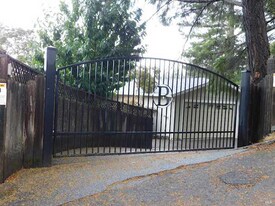 25922 Tucker Ln in Willits, CA - Building Photo