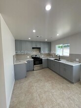 18110 Gault St in Los Angeles, CA - Building Photo - Building Photo