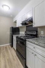4594 W Kiest Blvd in Dallas, TX - Building Photo - Building Photo