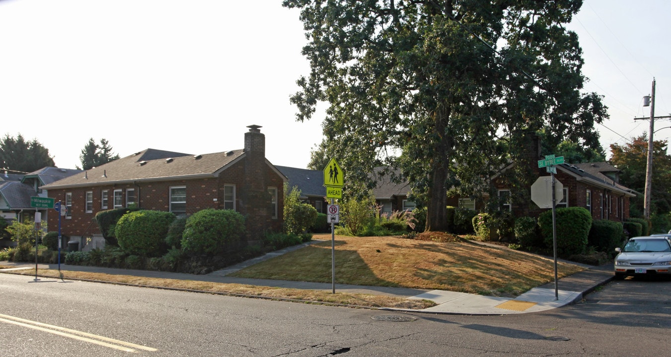 1404 SE Bybee in Portland, OR - Building Photo