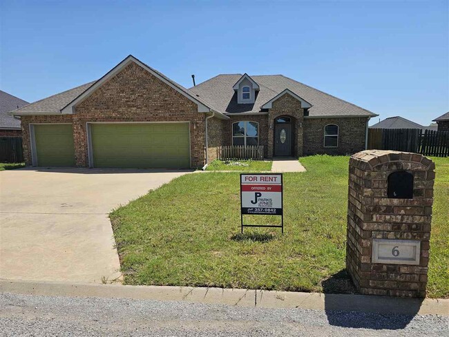 property at 6 NE Summerwood Dr