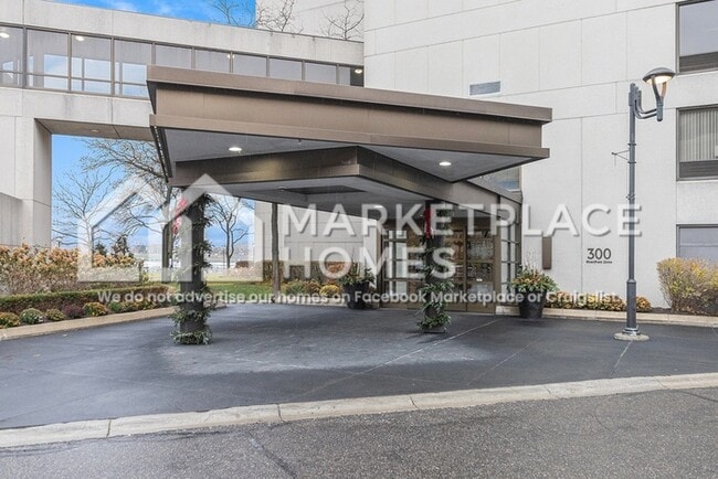 300 Riverfront Dr in Detroit, MI - Building Photo - Building Photo