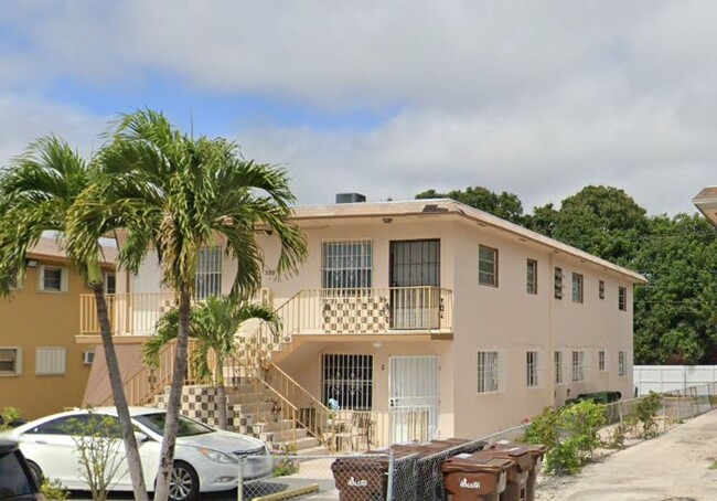 355 W 10th St in Hialeah, FL - Building Photo - Building Photo