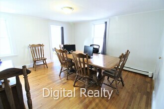 144 School St in Waltham, MA - Foto de edificio - Building Photo