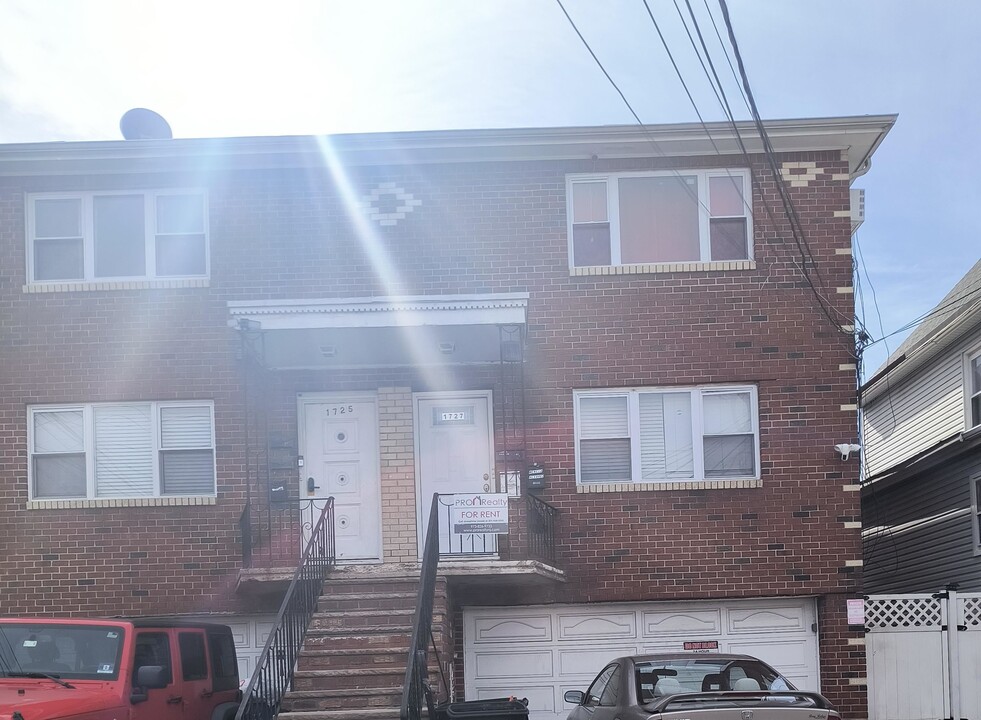 1727 41st St in North Bergen, NJ - Building Photo