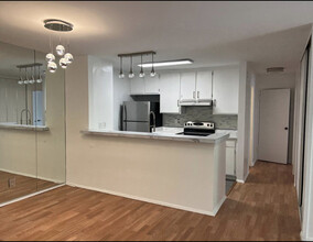 4900 Overland Ave, Unit 226 in Culver City, CA - Building Photo - Building Photo