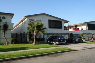 1930-1936 W El Segundo Blvd Apartments