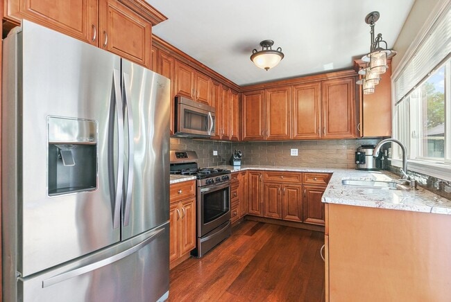 2165 Greystone Pl in Hoffman Estates, IL - Building Photo - Building Photo