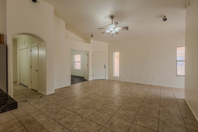 258 E Camino Limon Verde in Sahuarita, AZ - Building Photo - Building Photo