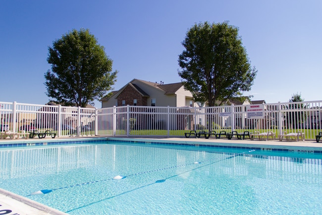 Arbors at Riverbend Apartments in Osceola, IN - Foto de edificio - Building Photo
