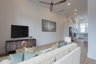 4057 Leeland St in Houston, TX - Building Photo