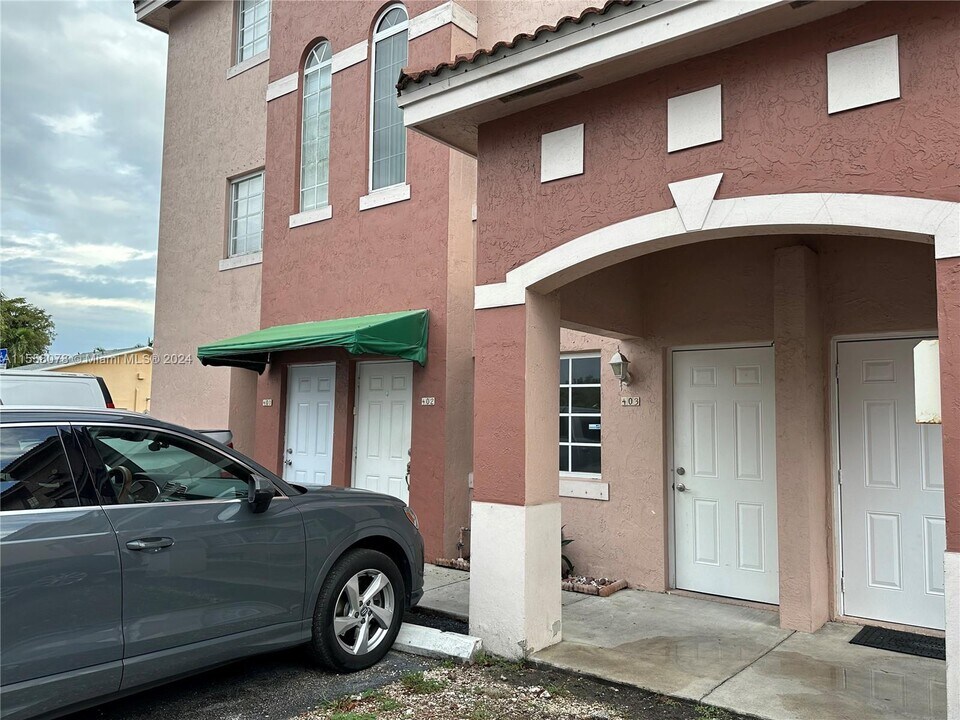 12005 SW 14th St-Unit -1st floor in Miami, FL - Foto de edificio
