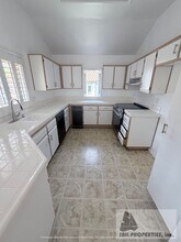 56 Corsica Dr in Newport Beach, CA - Foto de edificio - Building Photo