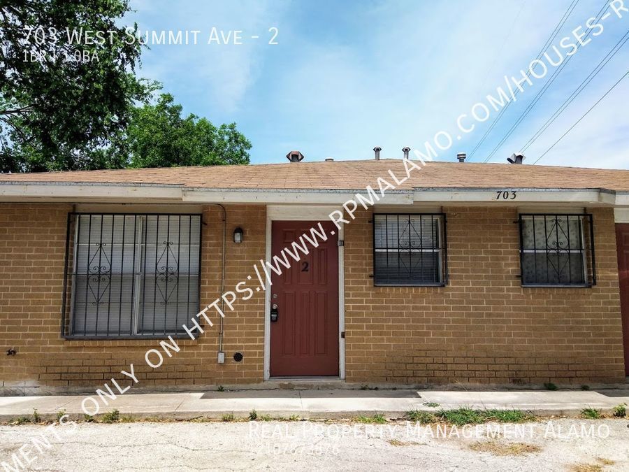 703 W Summit Ave., Unit 2 in San Antonio, TX - Building Photo