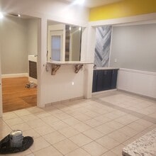 18 Warwick St, Unit 1 in Auburn, MA - Foto de edificio - Building Photo