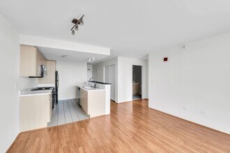 1640 Maple Ave in Evanston, IL - Building Photo - Building Photo