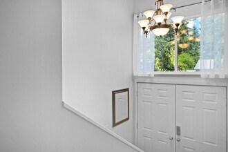 16587 NE 97th St in Redmond, WA - Building Photo - Building Photo