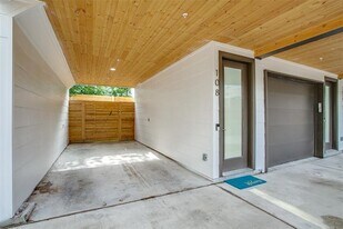 5915 Hudson St in Dallas, TX - Building Photo