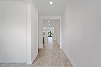 1321 Whitcombe Dr in Royal Palm Beach, FL - Building Photo - Building Photo