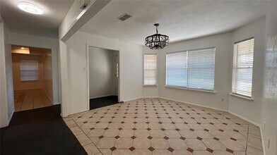 1915 Longmeadow Dr in Arlington, TX - Building Photo - Building Photo