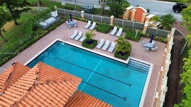 11539 NW 60th Terrace in Doral, FL - Foto de edificio - Building Photo
