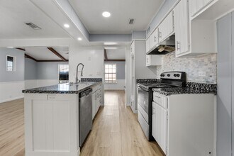 204 Phillips Rd in McGregor, TX - Building Photo - Building Photo