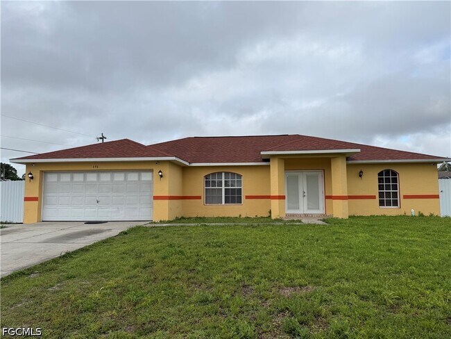 696 Homestead Rd S in Lehigh Acres, FL - Building Photo - Building Photo