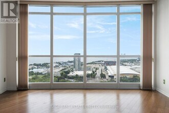 1411-215-3215 Fort York Blvd in Toronto, ON - Building Photo - Building Photo