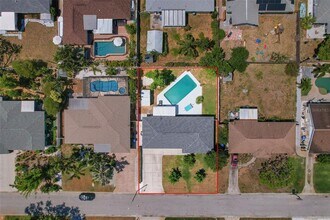 4027 25th Ave N in St. Petersburg, FL - Building Photo - Building Photo