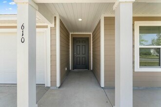 610 Riverwalk Cir in Freeport, FL - Building Photo - Building Photo